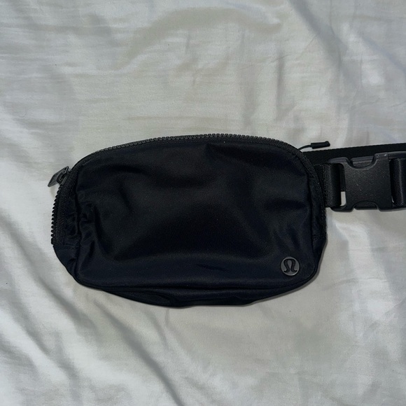 lululemon athletica everywhere belt bag 1L - Picture 4 of 5